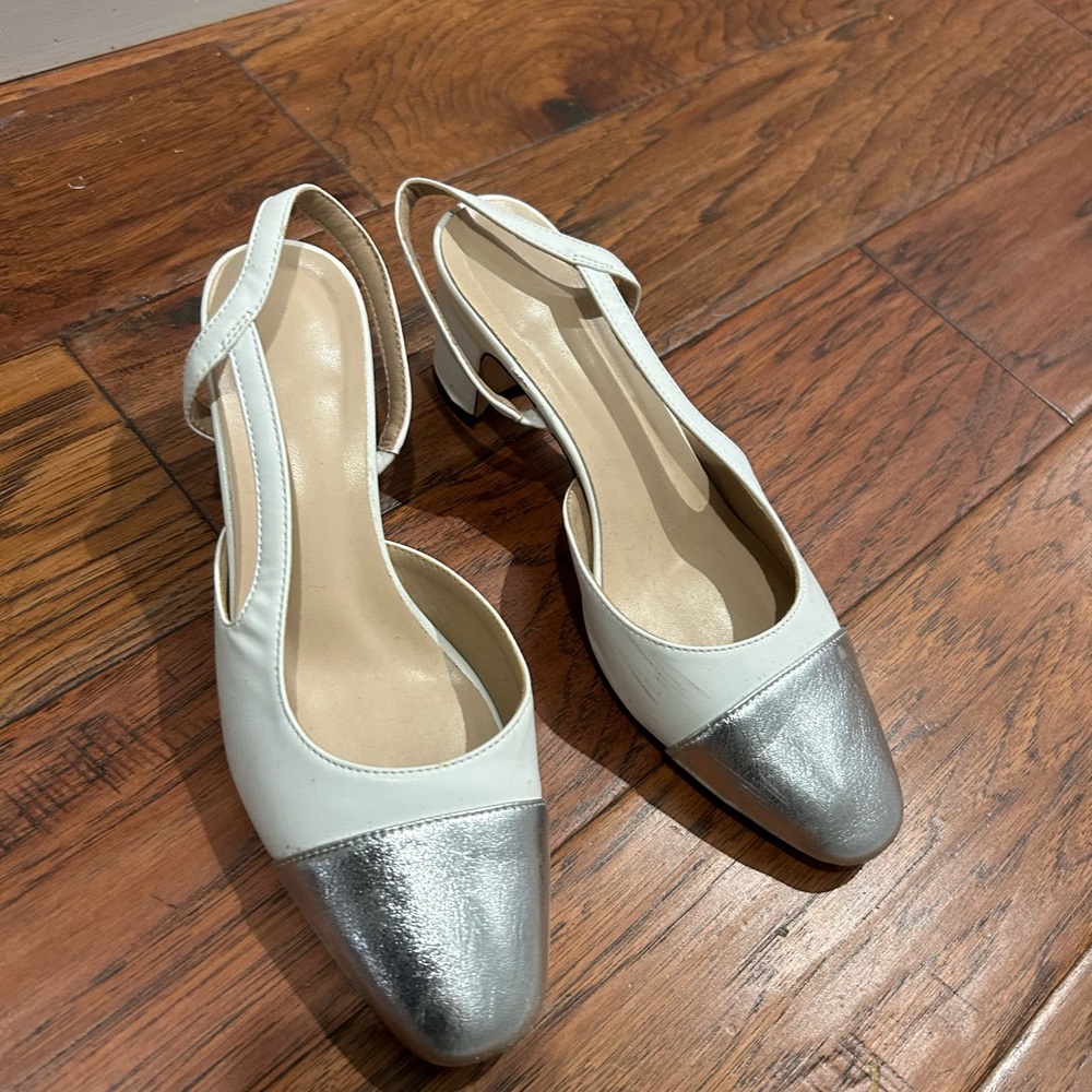 Chic Women's Silver and White Slingback Heels